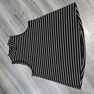 G:21 top black and white size medium